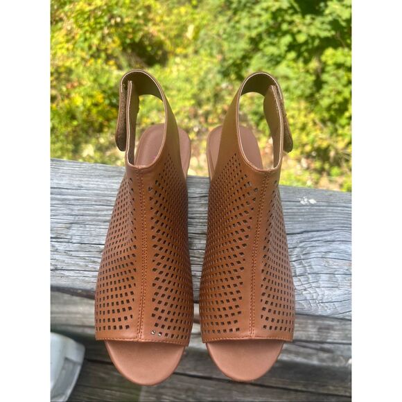 Nanette Lepore Girls Open Toe-Sling Back Shoes Sz 5 NWOB - Picture 6 of 8